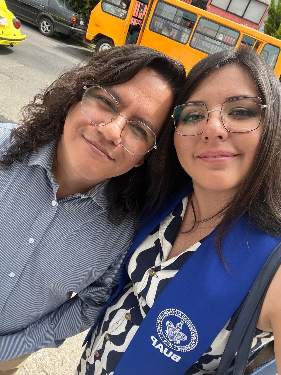 Mis victorias son tuyas, mis logros son de ti. Son nuestros. Porque ya no solo soy un yo, soy un “nosotros” y cada paso que doy es para ellos, esos dos pares de zapatos que caminan hacia un futuro que vamos construyendo con cada paso.