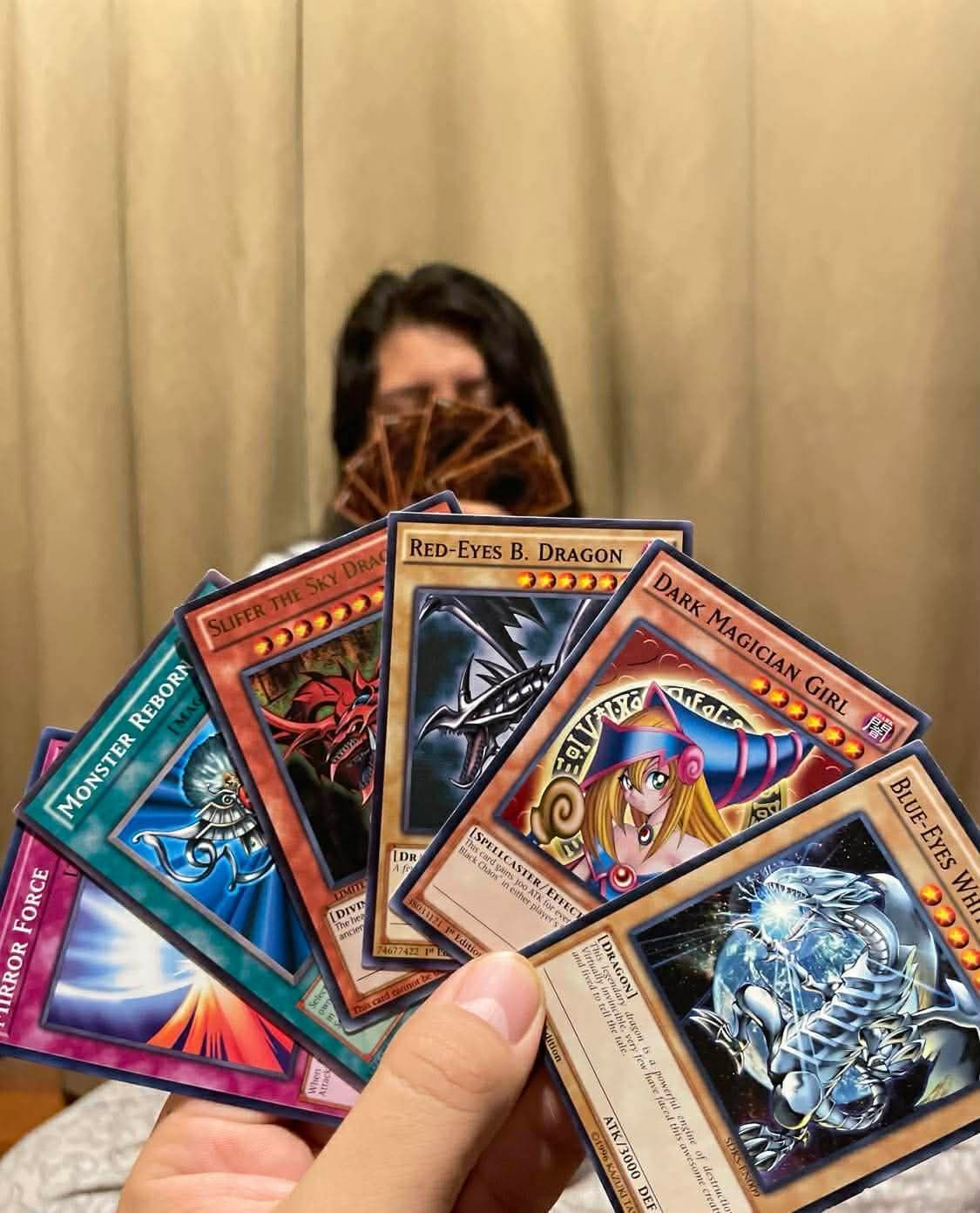 ¡Geek time! <br/>
    Si hay personas afortunadas de encontrar a un mejor amigo y hay personas afortunadas de encontrar al amor de su vida, ¡no podría imaginar la suerte que tengo que el amor de mi vida sea mi mejor amigo y mi compañero de aventuras! <br/>
    La persona más divertida del mundo, con la que puedo hacer cosas nerd y a cuyo lado me voy a divertir haciendo mil cositas geek.